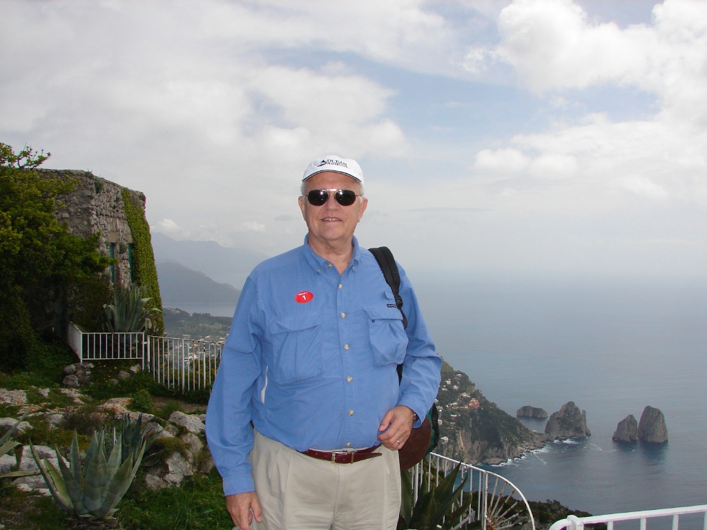 2008/03(March)/AroundTheWorld/Isle of Capri/1024x768_At the top of Capri.jpg